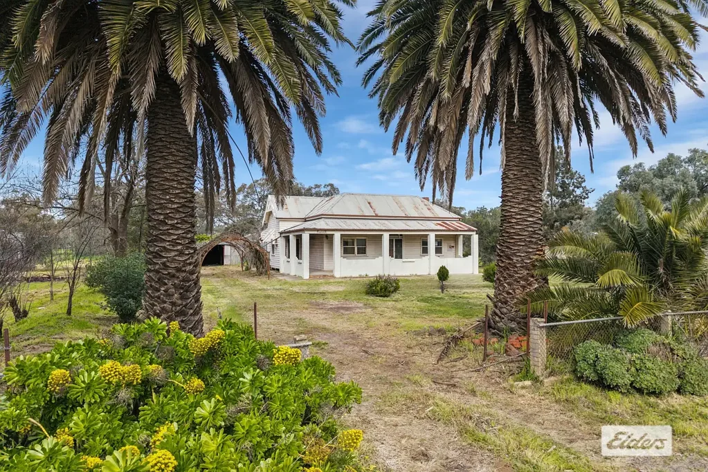 Serpentine 3Phòng ngủ 'Roseneath' – Circa. 1930's Homestead on 7,082sqm (Approx.) With Two Titles