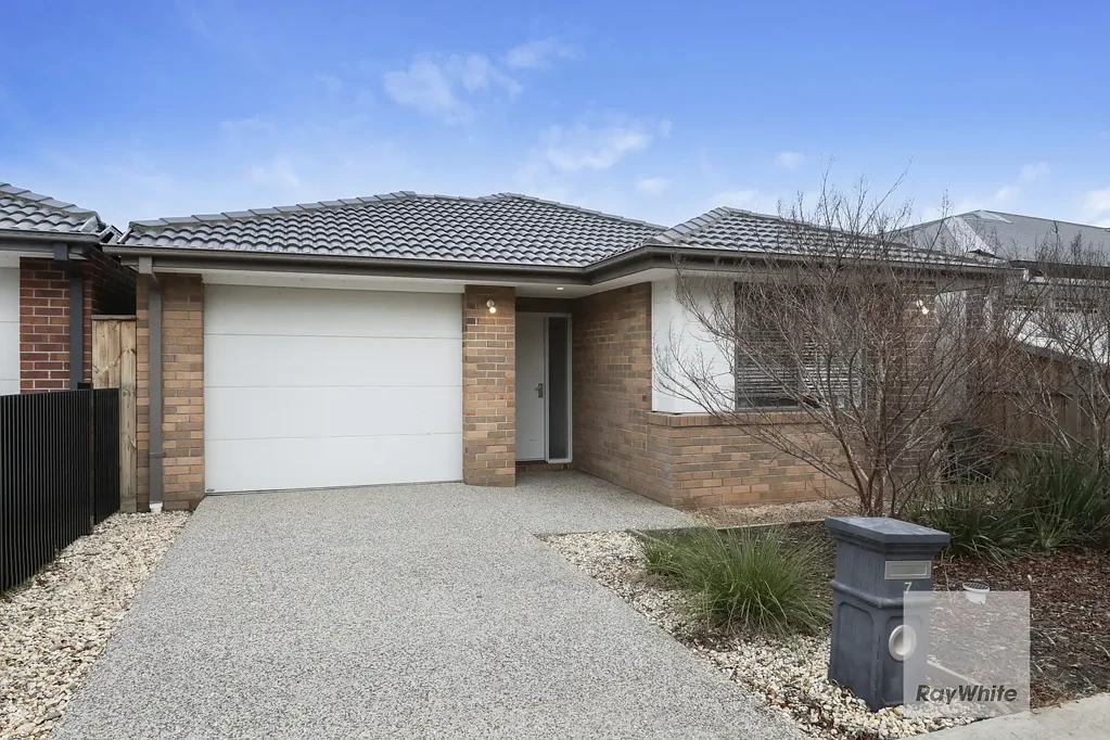 Greenvale 4침실 Modern Family Living with Strong Investment Potential in Prime Greenvale
