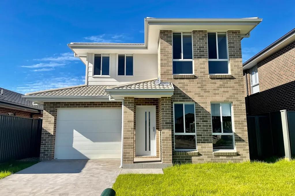 Nearly Brand New 4 bedroom House in Marsden Park