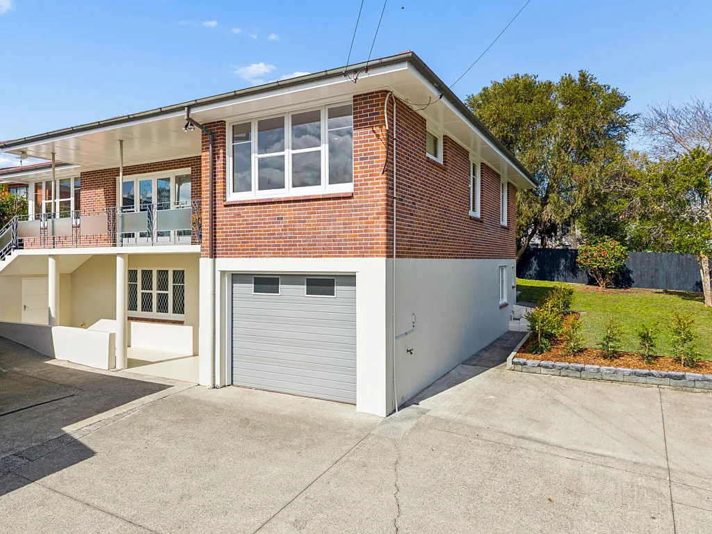 New Windsor 4 Slaapkamer Solid Brick & Concrete, Freehold