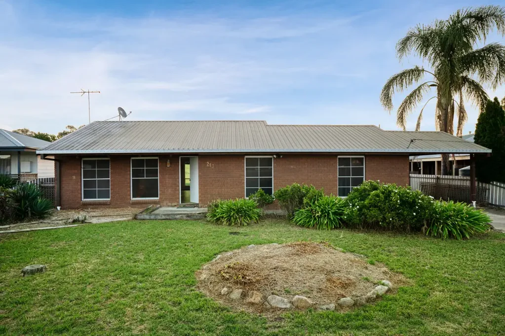 Corowa 4 Bedroom Exquisite Family Haven with Brand New Upgrades!