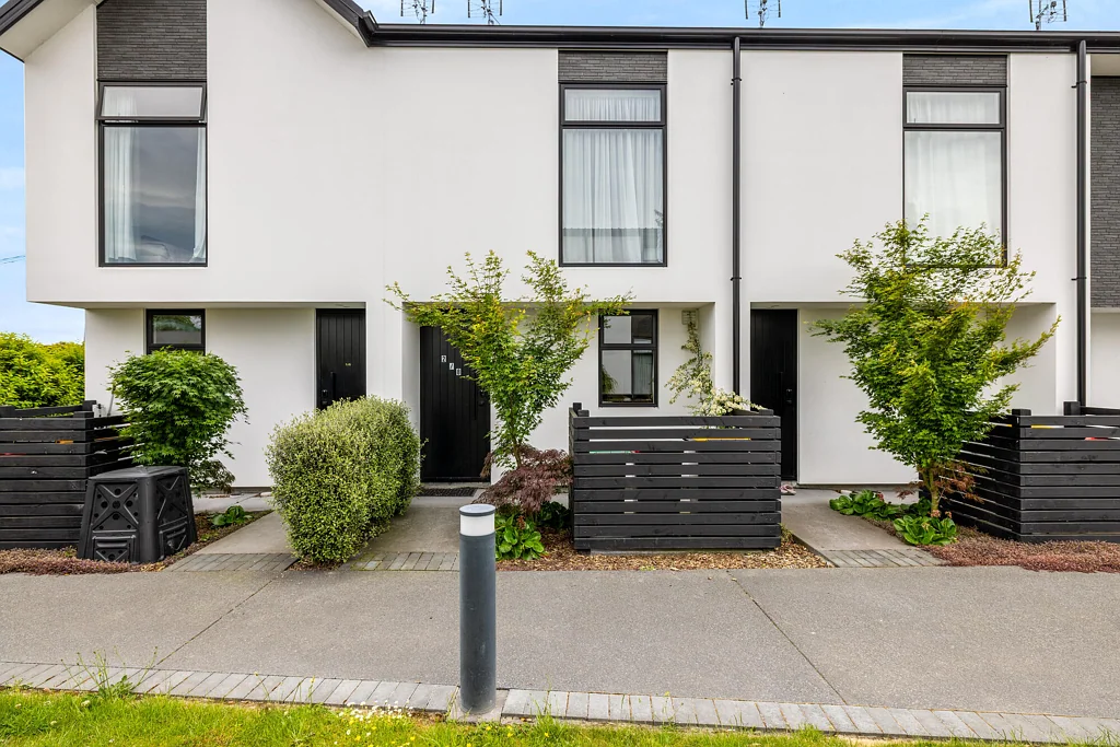 Shirley 2房  Exceptional Value - Offers over $499,000