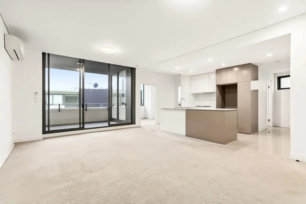 Convient Contemporary Living. Versatile Apartment in Mascot Square