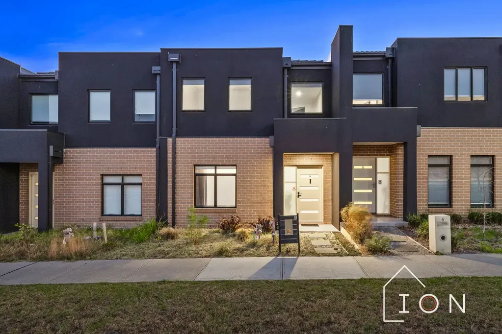 4 Stonethwaite Lane, Clyde North, VIC 3978