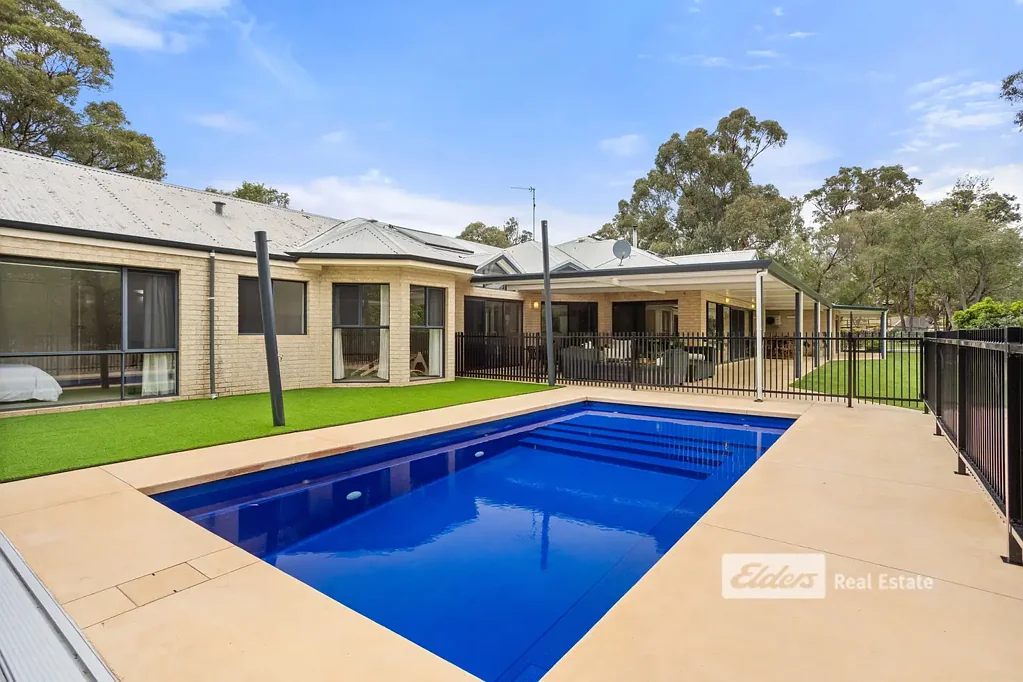 20 Wildflower Way, Leschenault, WA 6233