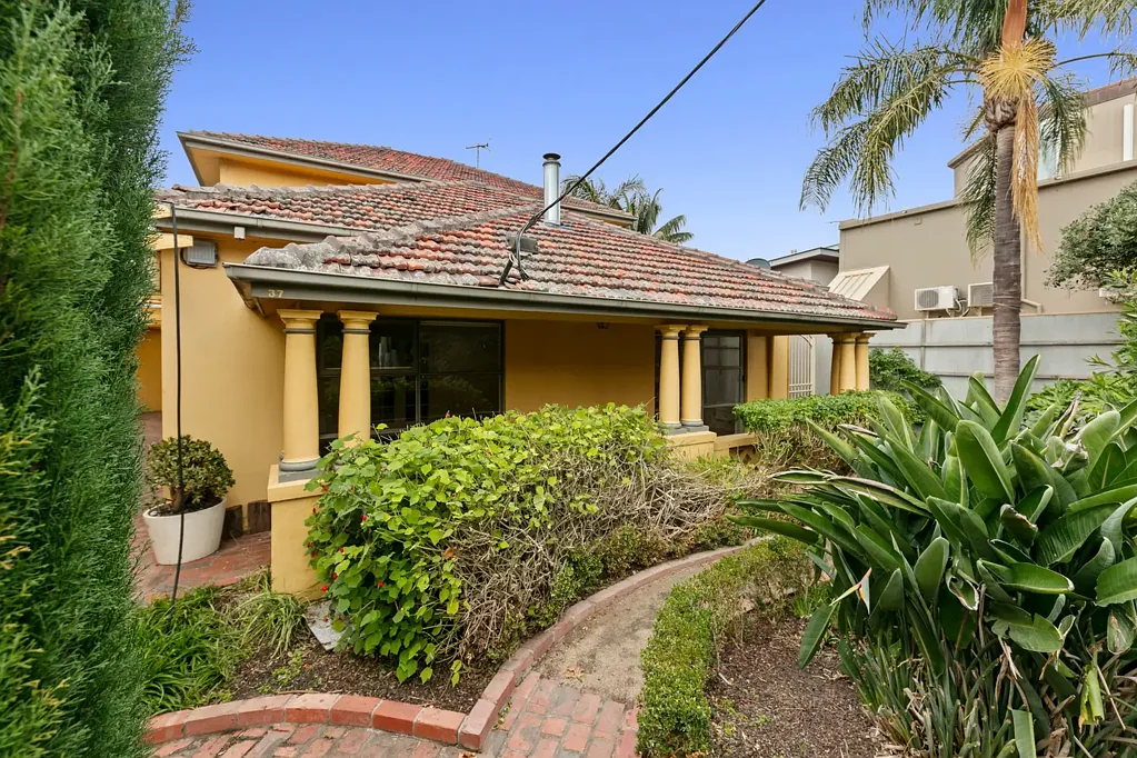 Spacious Family Living in Prime Elwood Location