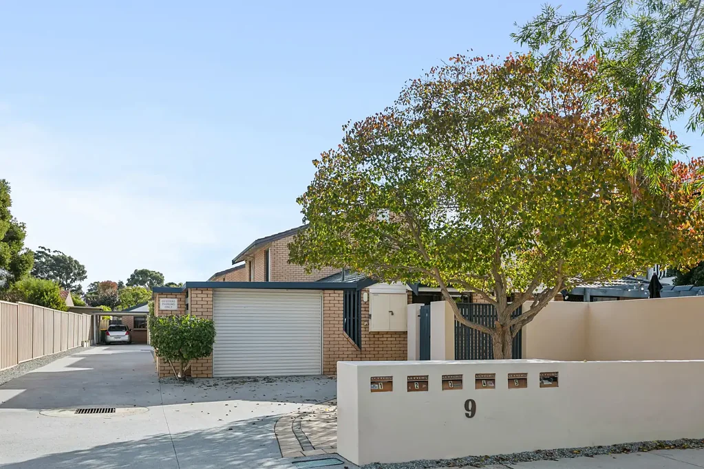 South Perth 3房  Spacious, Well Located & Full of Potential