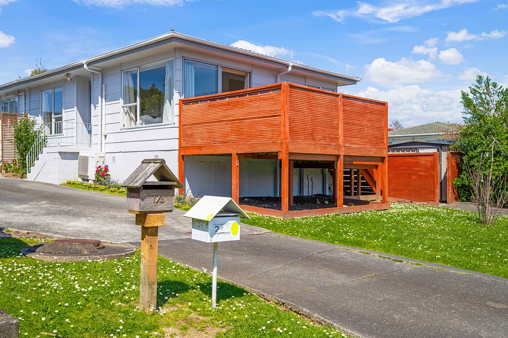 1/3 Cromdale Avenue, Highland Park, Manukau City, Auckland