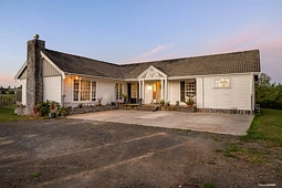 696 Glenbrook Road, Glenbrook