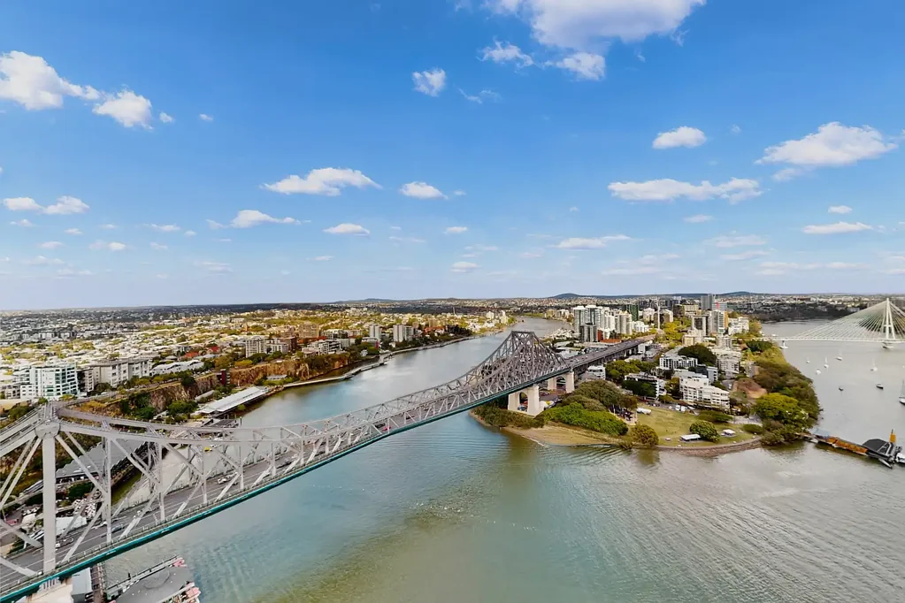 Brisbane City 2 Bedroom High-Floor 2-Bedroom Apartment with Soaring Ceilings & Uninterrupted City & River Views!