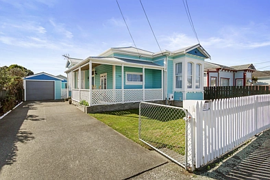 Petone 4房  A True Petone Jewel: Striking Character Splendour!