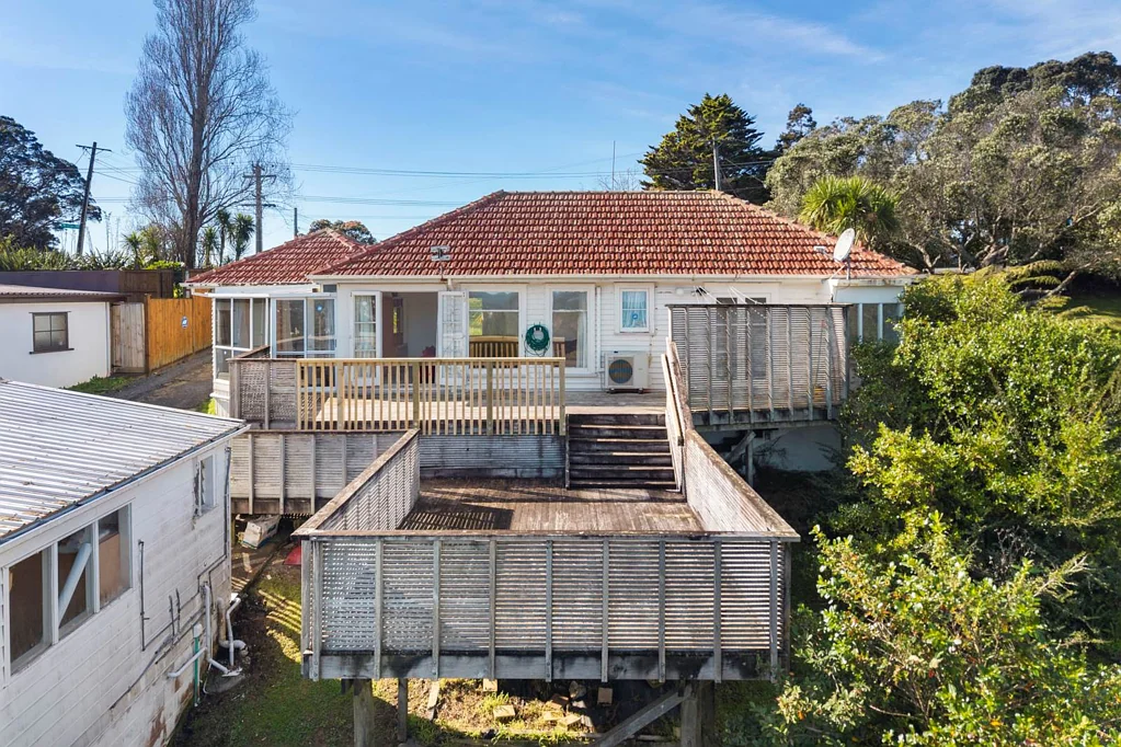 New Lynn 2房 核心地段，4 lots细分许可在手，911㎡稳赚开发宝地！ Position! Potential! Profit!