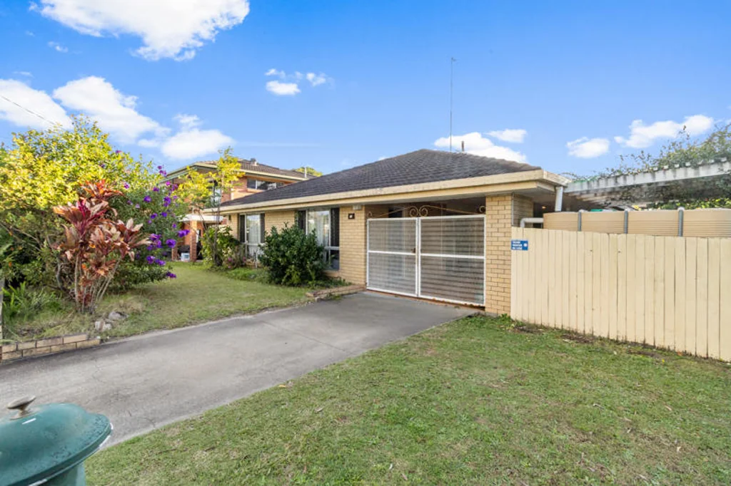 15 Grevillia Avenue, Southport, QLD 4215