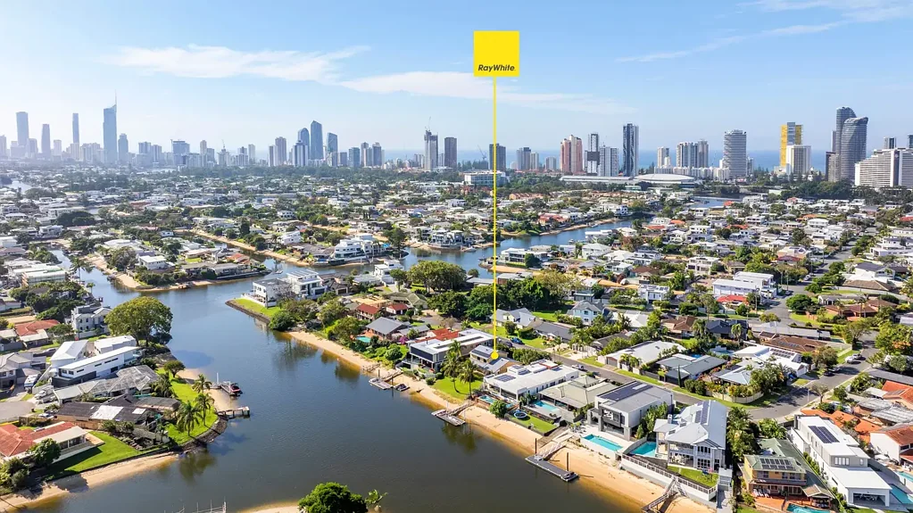 Broadbeach Waters 4Habitaciones Rare Wide-Waterfront Opportunity in the Heart of Broadbeach Waters