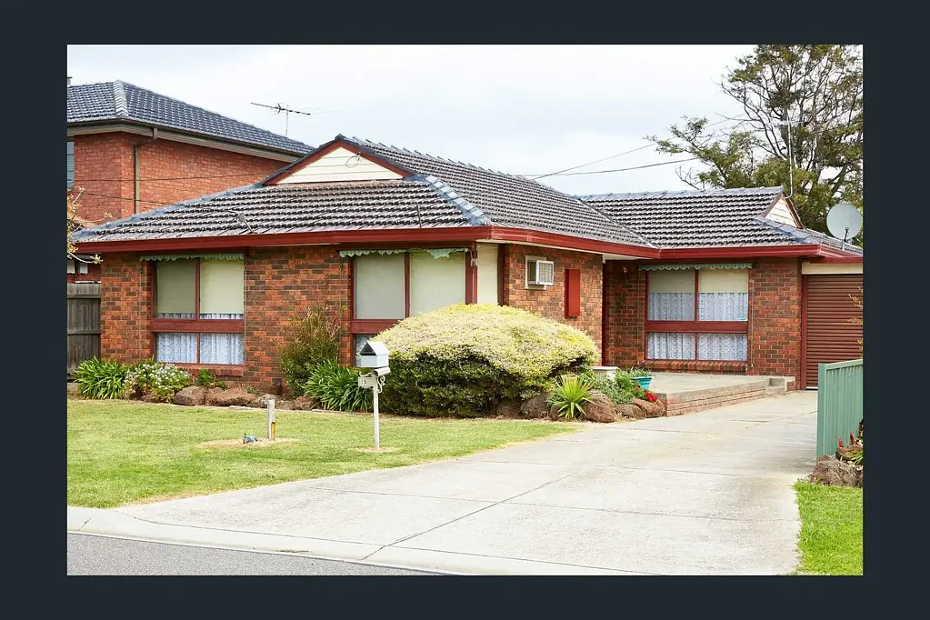 Charming 3-Bedroom Family Home with Massive Backyard!