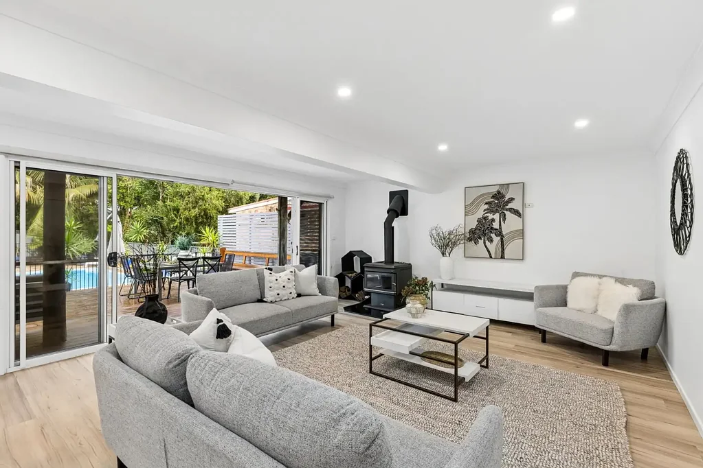 Bensville 4房  Superb, fully renovated family home