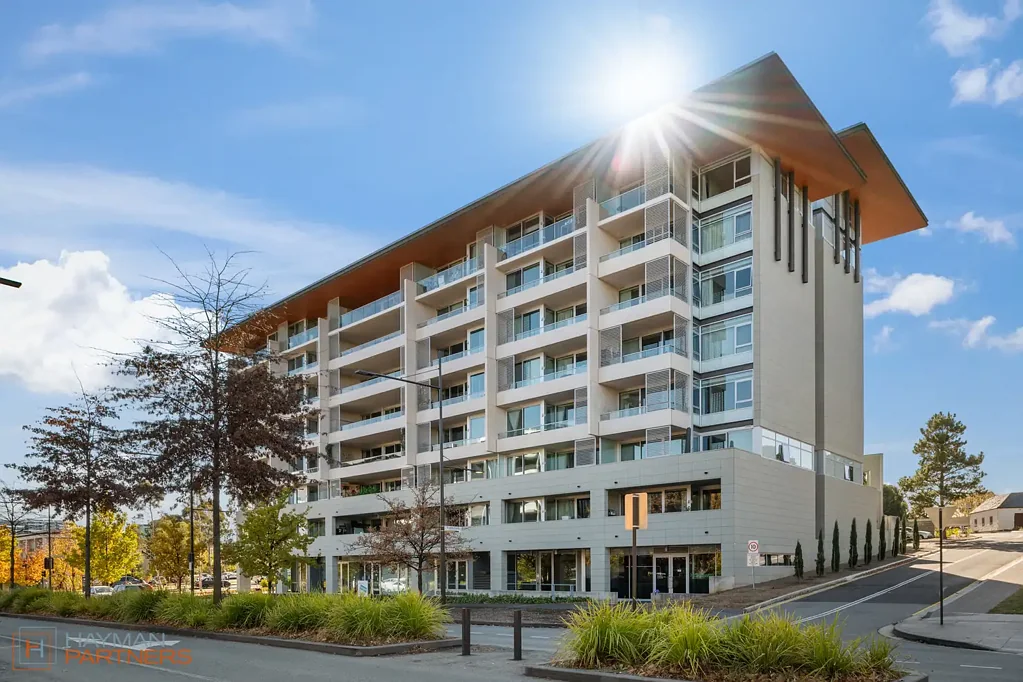 Reid 1 Bedroom Light-Filled Urban Living with Modern Style