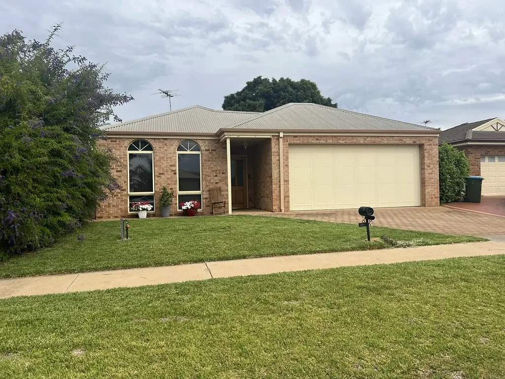 Spacious 3 Bedroom Family Home in a Convenient Westside Location