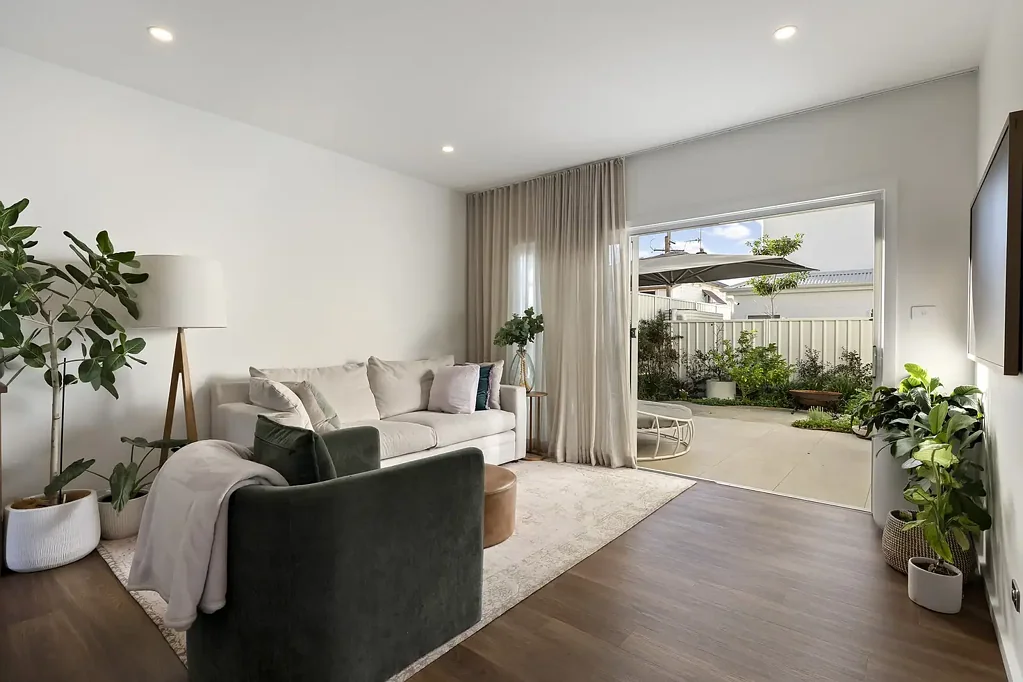 Merewether 4房  Modern Freestanding Family Home with Spacious Outdoor Entertaining