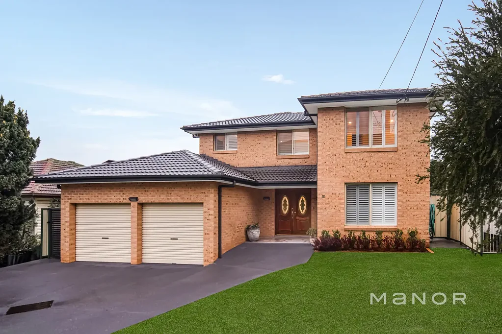 Old Toongabbie 7ਬੈੱਡਰੂਮ Modern Family Living + Income Potential – A Rare Dual Occupancy Opportunity.