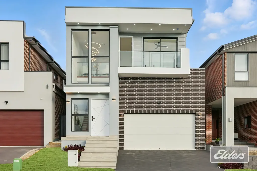 Box Hill 5 Bedroom Luxury Living & Family-Friendly Comfort. Close to Transport and future amenities.