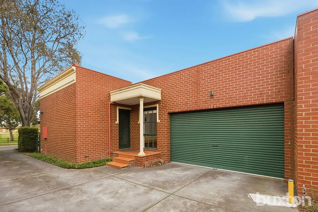 Parkside Peace of Mind – Fully Renovated Unit Directly Opposite the Park!