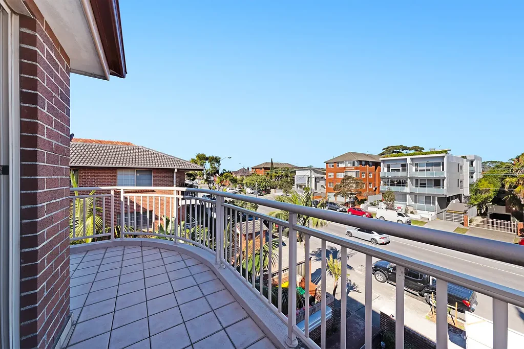 Unfurnished Two Bedroom with Secure Parking - Moments to the Beach