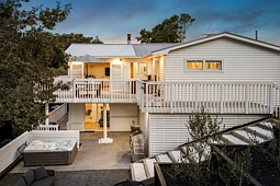 2 Beachlands Road, Beachlands