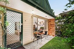 10/4 Lardner Road, Frankston