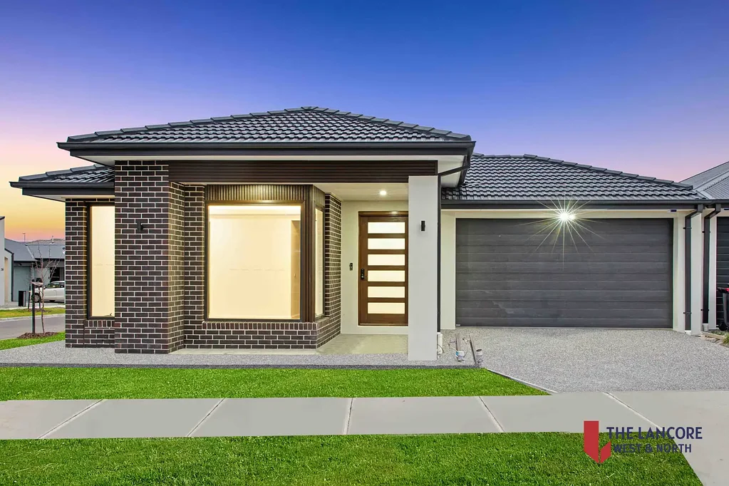 Mickleham 4房 全新家庭住宅 - 步行即可抵达小学 Brand New Family Home - Walking Distance to Mickleham Primary School In Highland estate