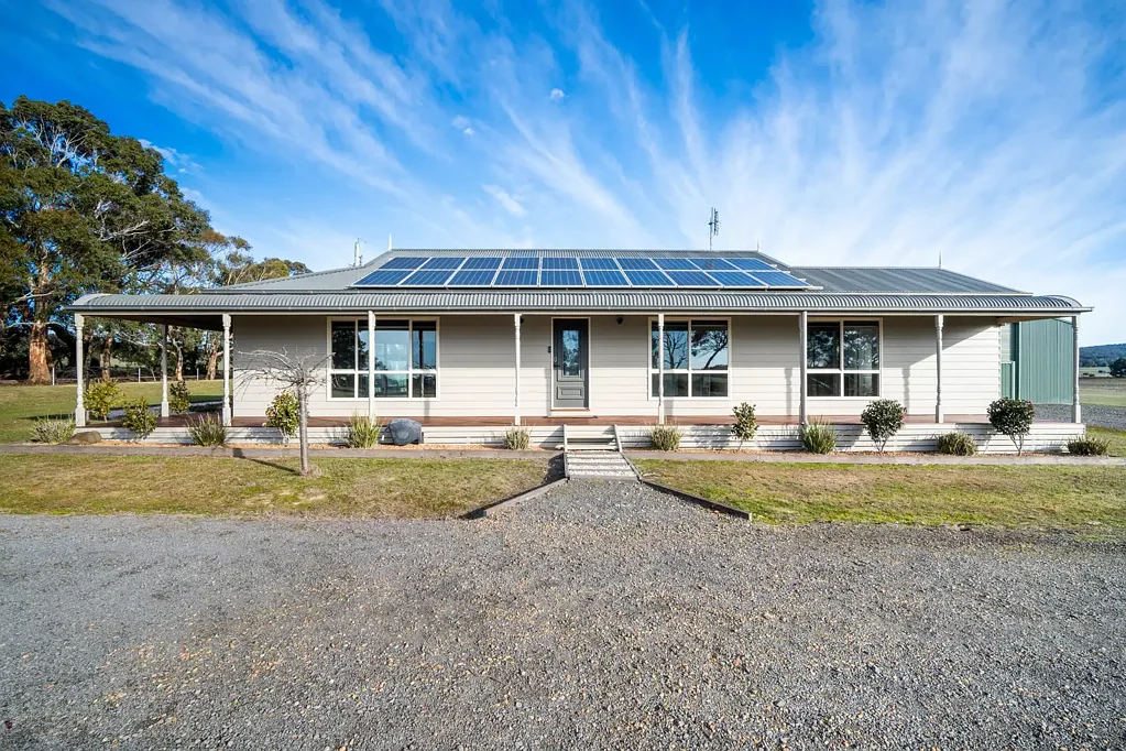 Ross Creek 3 Bedroom Tranquil Lifestyle on Approx. 10 Acres
