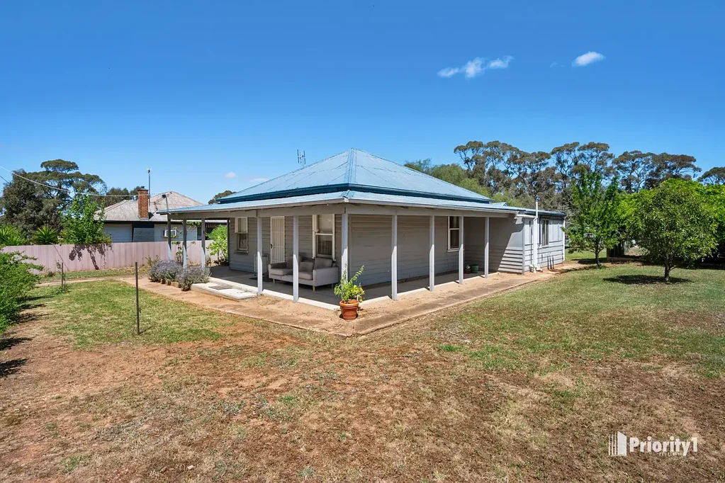 Wedderburn 3 Bedroom HAVE YOUR OWN LITTLE FARM RIGHT IN TOWN