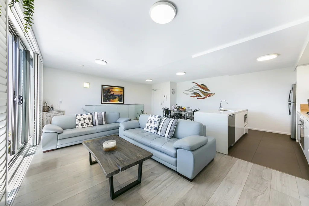 Luxurious Dual-Level Apartment
