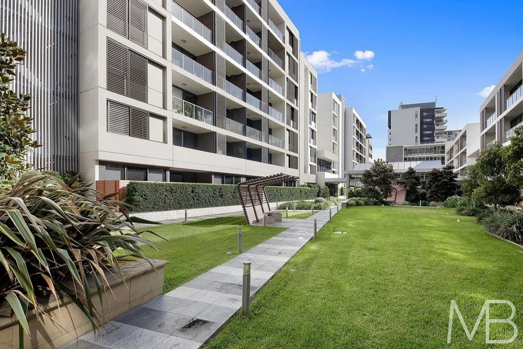 Modern Apartment Footsteps to East Village