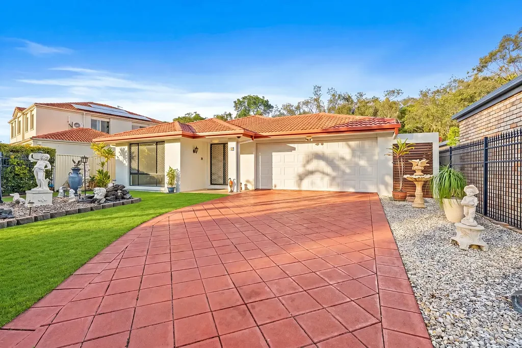 Molendinar 3Moenga Sought After, Stylish, Low Maintenance Living With Room For Pool