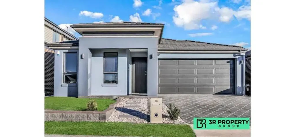 MODERN FAMILY HOME AT A CONVENIENT LOCATION!