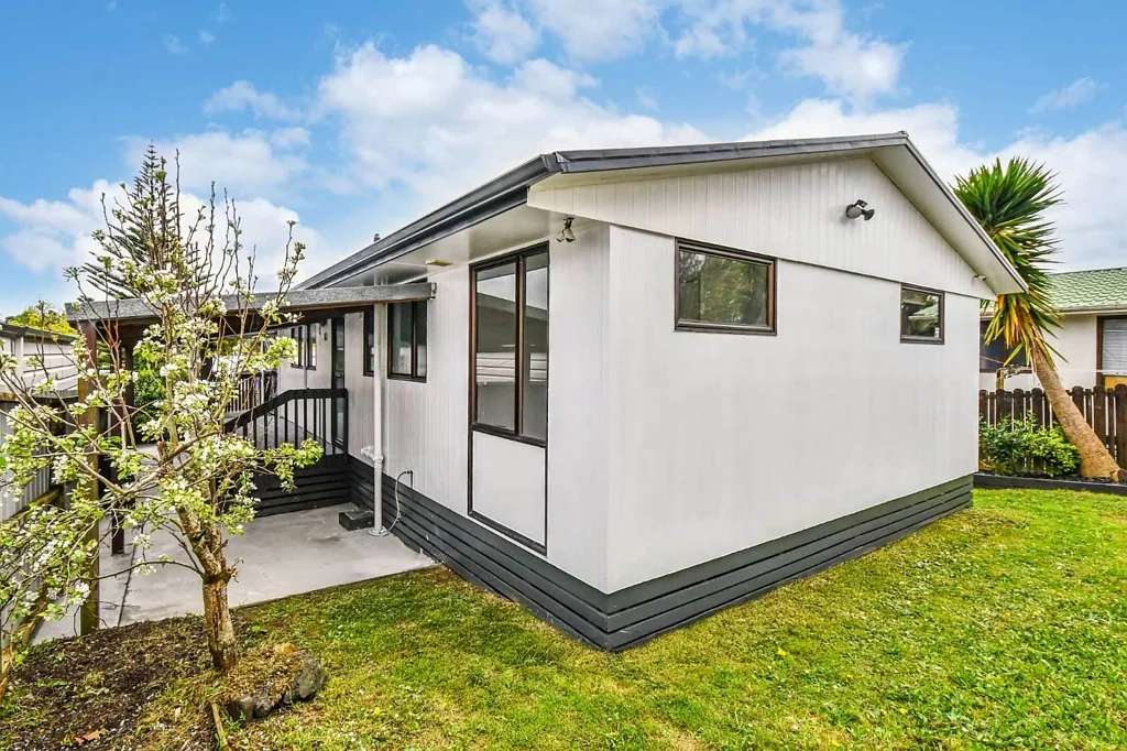 2/10 Nearco Street, Randwick Park, Manukau City, Auckland