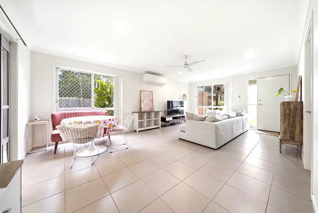 Warner 3 Slaapkamer SPACIOUS TOWNHOUSE LIVING WITH LARGE YARD