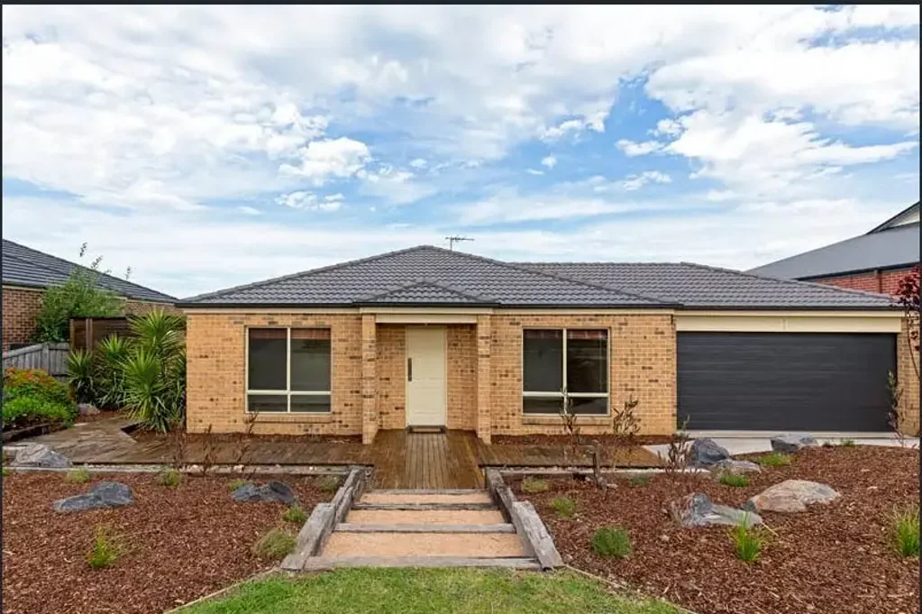 Spacious 3-Bedroom Home with Study in Peaceful Yarra Glen Pocket