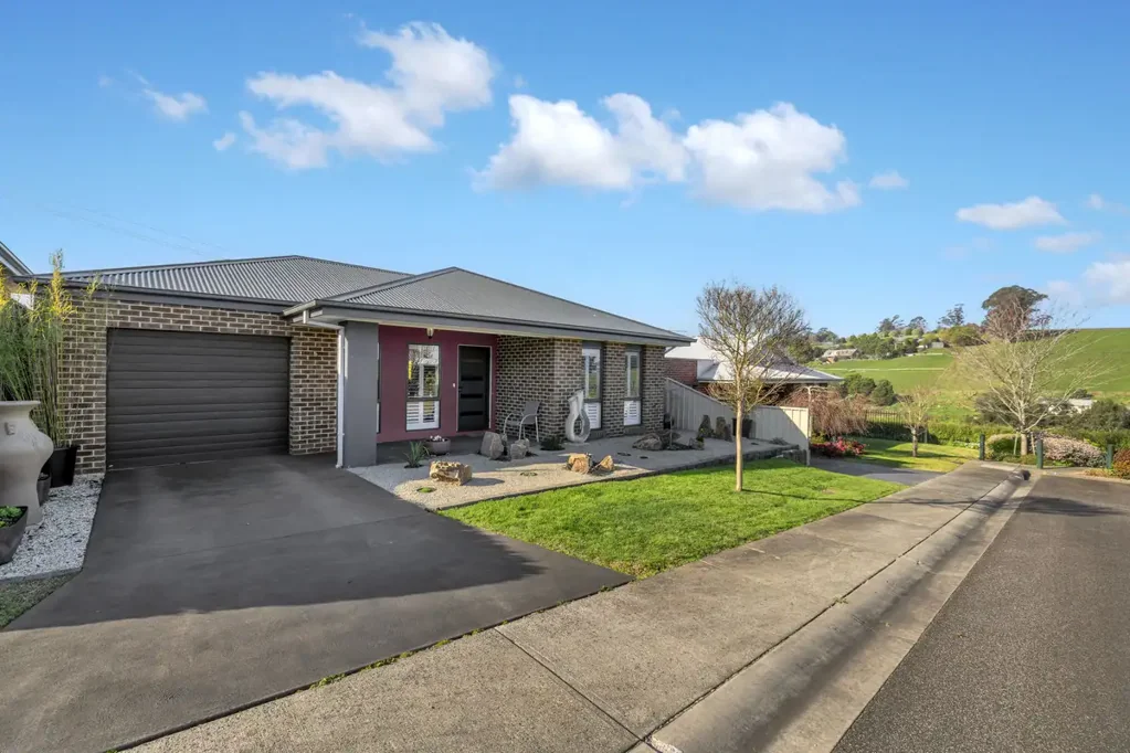 Neerim South 2房  Relaxed Over-55s Living with Mountain Views