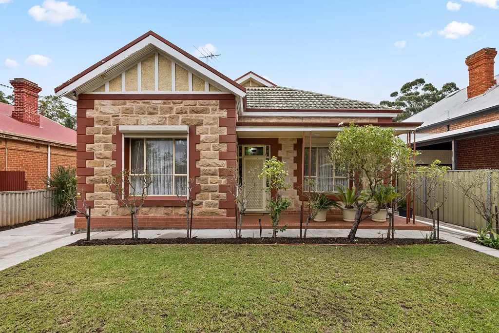Kensington 3Zimmer Character Stone Villa with Scale & Northern Rear on 975m2 Approx.
