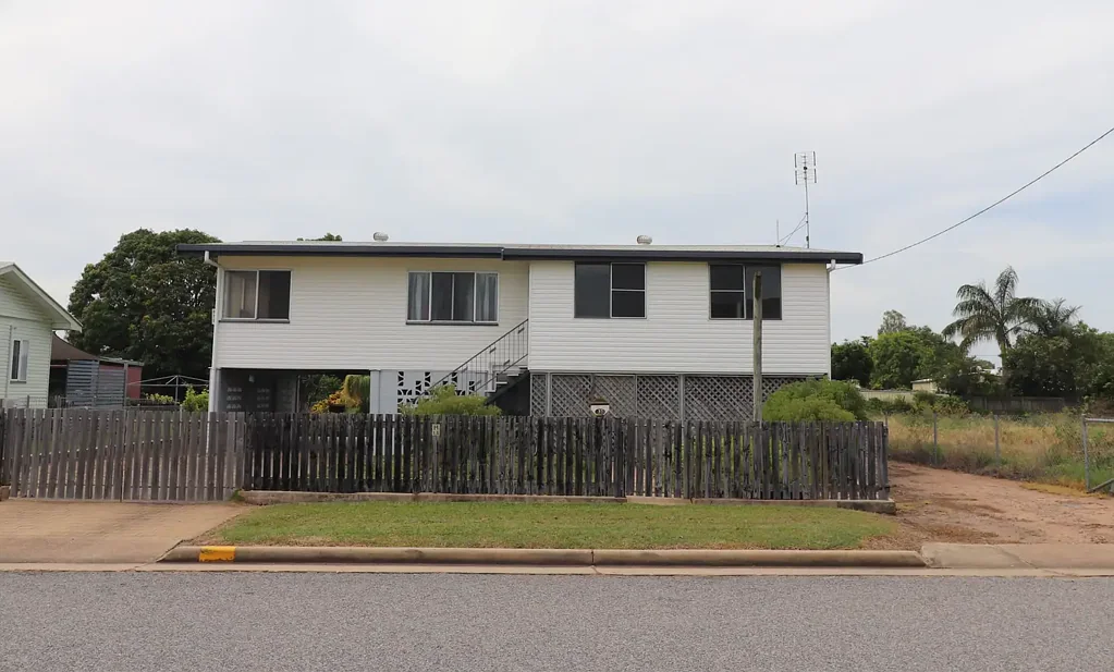 Ayr 3 Bedroom Family Home To Envy