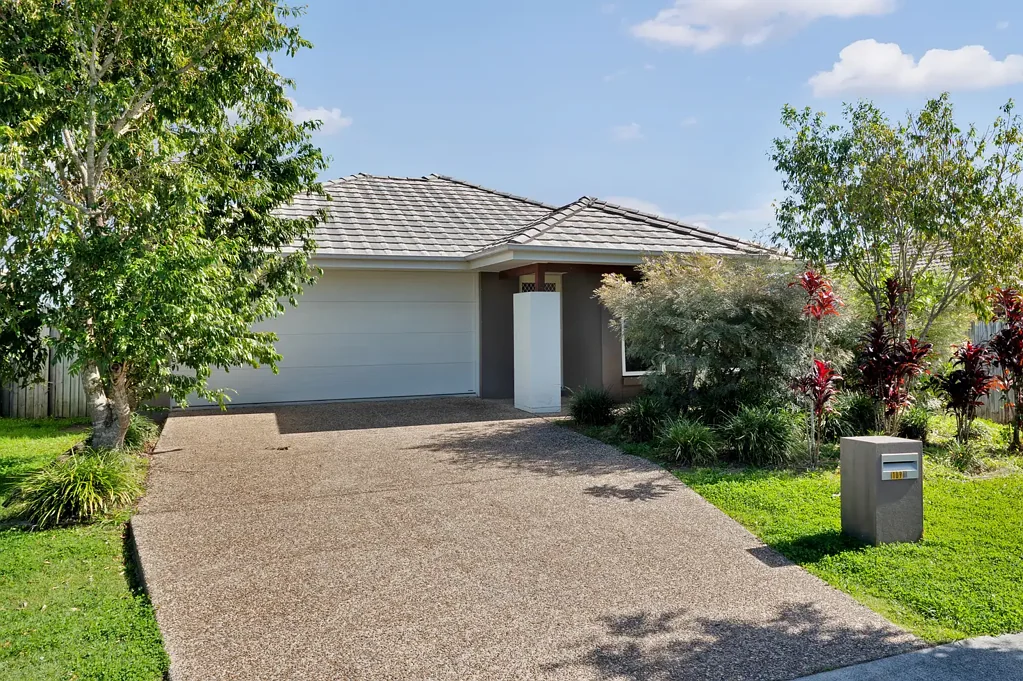 Burpengary 4房 宁静角落 480平地块 四卧双卫 双车库 开放式设计 现代厨房 全围栏后院 周边便利 Cracking Opportunity in Burpengary