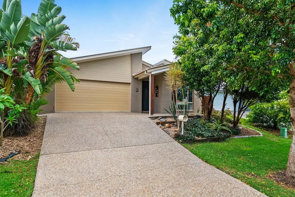 Maudsland 4ห้องนอน Stylish Family Entertainer with Incredible Outdoor Living