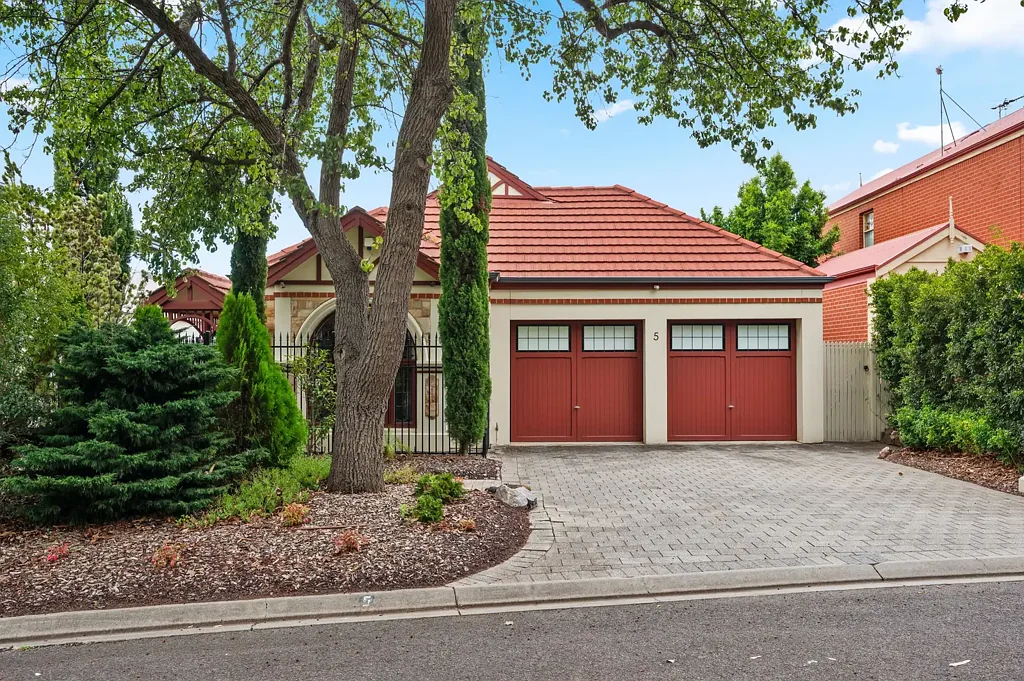 Tea Tree Gully 3 Bedroom Heritage-Style Family Home in Scenic Parkland Setting
