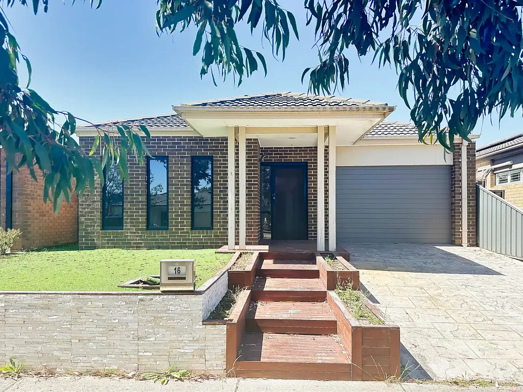 Family Living in an Excellent Location!!!