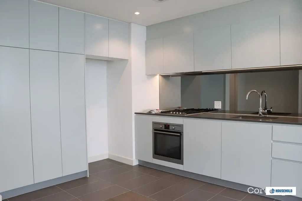 Modern One Bedroom Apartment with Study Nook