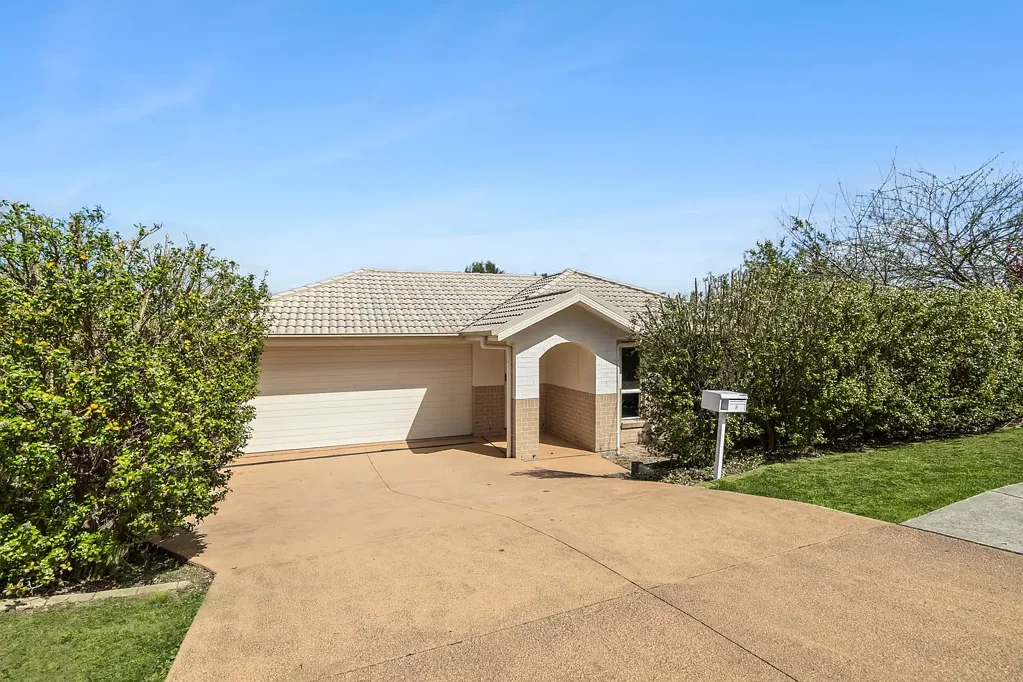 Goulburn 4Zimmer Elevated Family Living in Ravensworth Heights