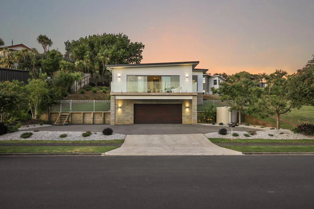 28 Robertson Street (Also being marketed for sale)