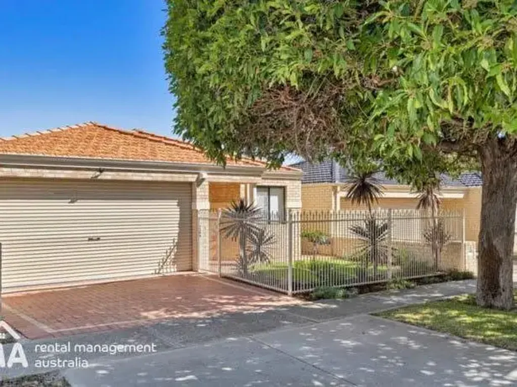 Rare Superb Street Front Villa !